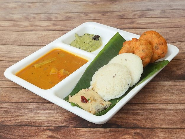 Sambar Idly (2 Pcs) + Wada (1 Pc)